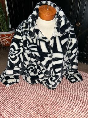 Black & White Geometric Plush Zip Jacket